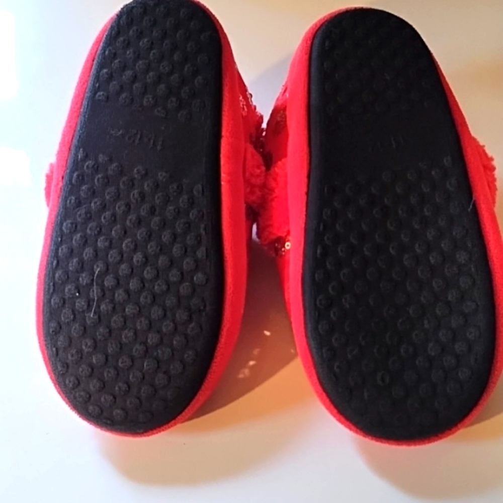 Red Minnie Mouse Slippers EUC Size Girls 11-12. - Picture 3 of 6